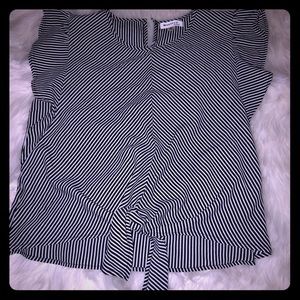 NWOT tie front ruffle sleeve blouse 👚
